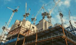 طولانی بودن فرآیندهای اداری ساخت مسکن بحران بازار را تشدید می‌کند