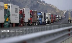 معطلی ۲ روزه کامیون‌ها پشت مرز افغانستان؛ زمان رفع اختلال مشخص نیست