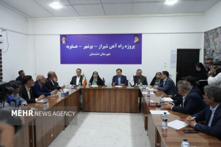 زارع: راه‌آهن شیراز- بوشهر تا ۵ سال آینده تکمیل شود