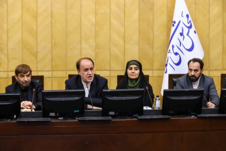 حاجی‌بابایی: اعتبارات طرح‌های راهبردی خوزستان در لایحه بودجه ۱۴۰۵ گنجانده خواهد شد