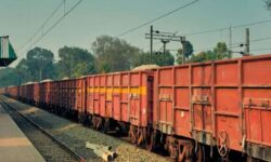 حرکت نخستین قطار صادراتی کلینکر از هشتگرد به ترکیه