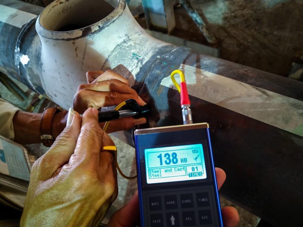 نمونه تست سختی برای ارزیابی کیفیت جوش در سازه‌های ساختمانی