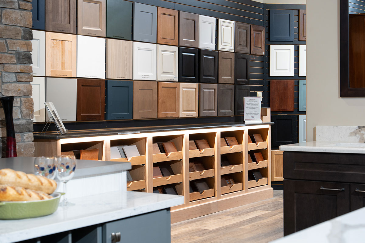 نمونه‌ای از کابینت‌های چوبی با طراحی مدرن در آشپزخانه