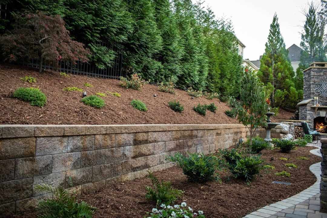 نمونه دیوار حائل گرانشی در پروژه ساختمانی